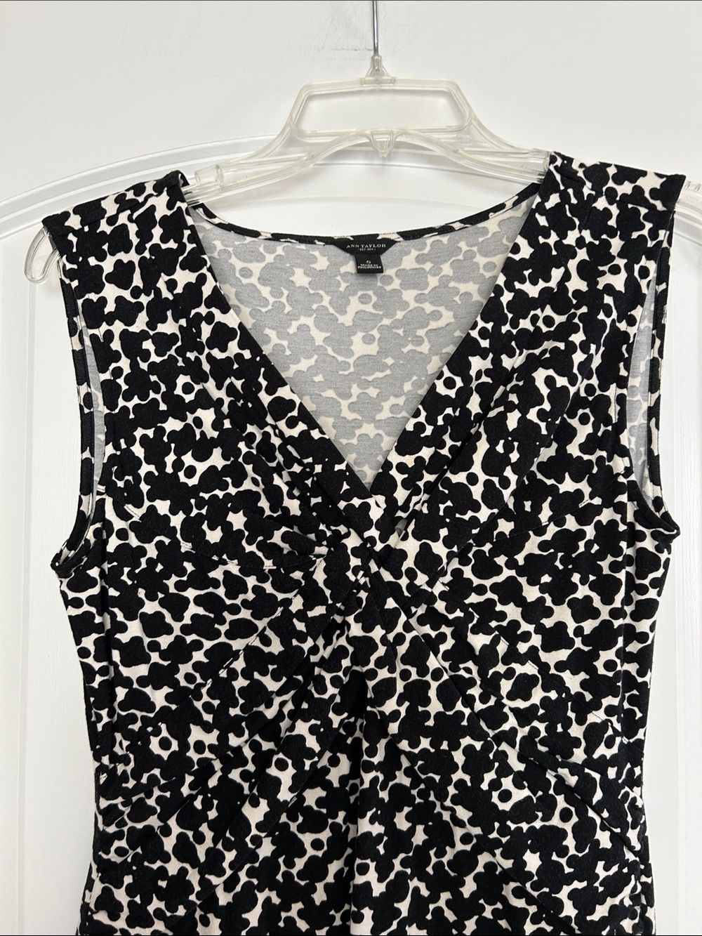 Ann Taylor Black & White V-Neck Sleeveless Midi Dress - S